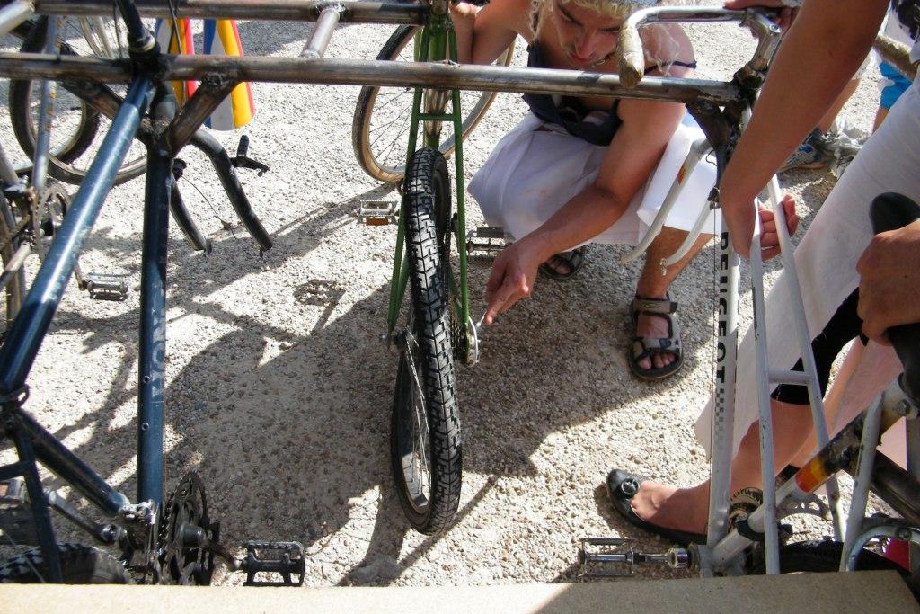deliriades-21-0601 Et une roue en huit!