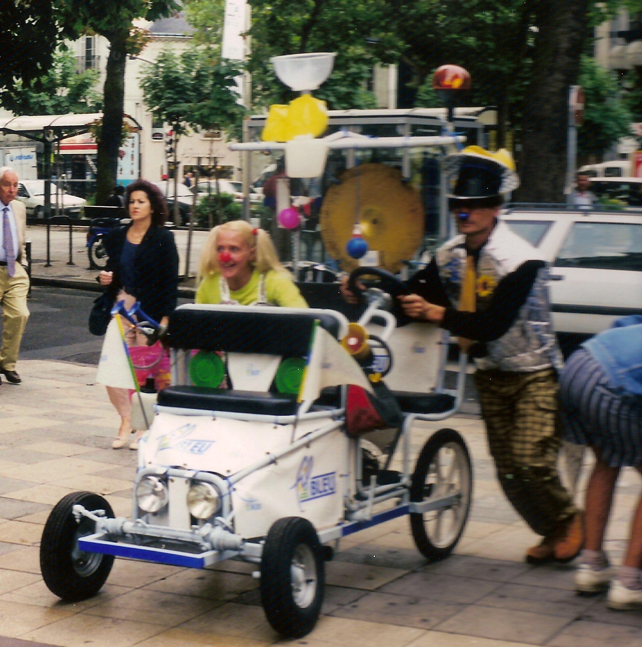 Autoludicomobile En pleine action dans la ville