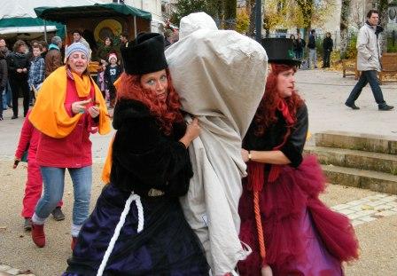 st-nicolas11 Et une autre mise en sac! Qui est dans dedans?...Pascale?