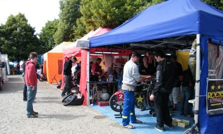 steph2 le stands rouge est en action
