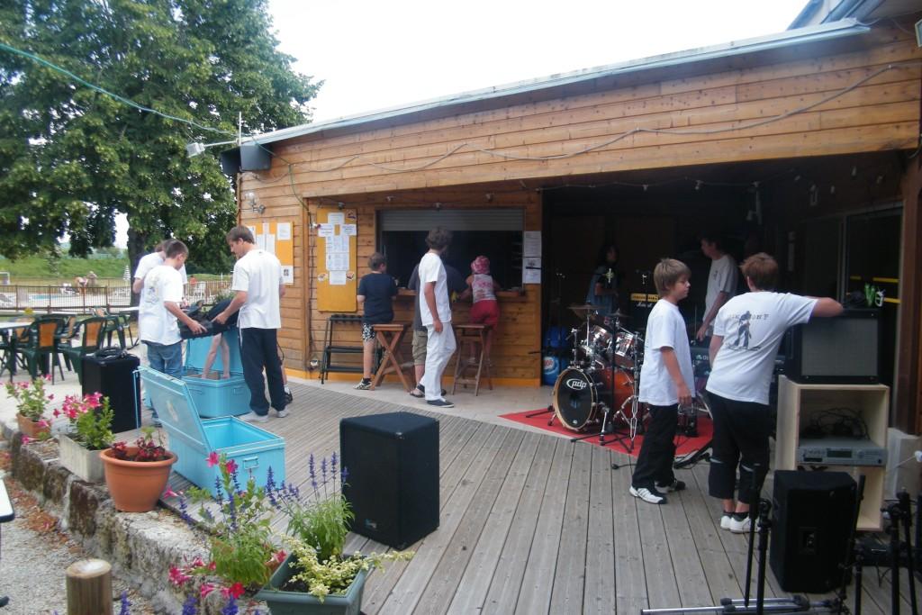 Nouvelle scène, la terrasse du Camping