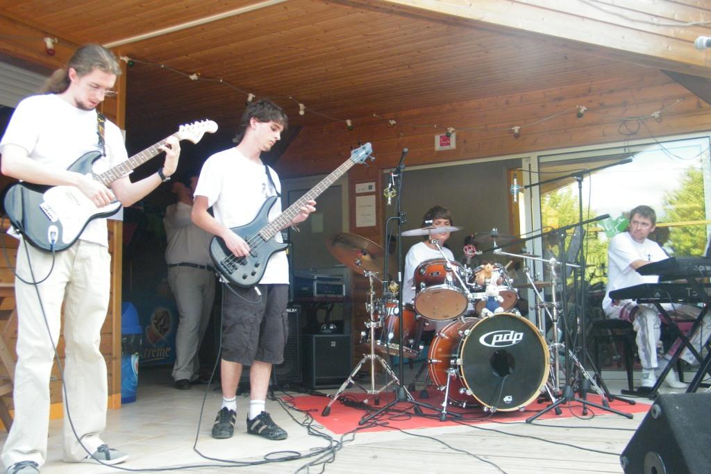 Guitare, basse, batterie et clavier: Zikadonf!